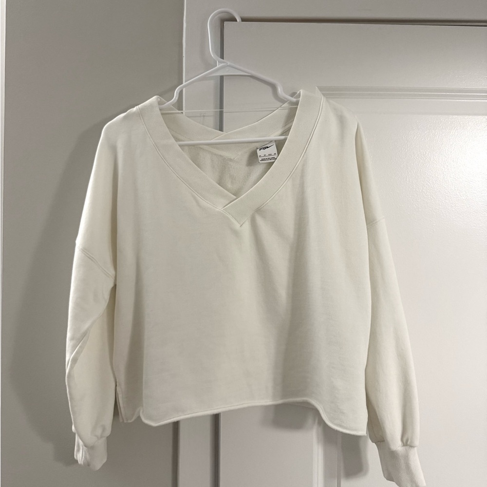 Nike Women's Yoga Luxe V-Neck Crop Sweatshirt